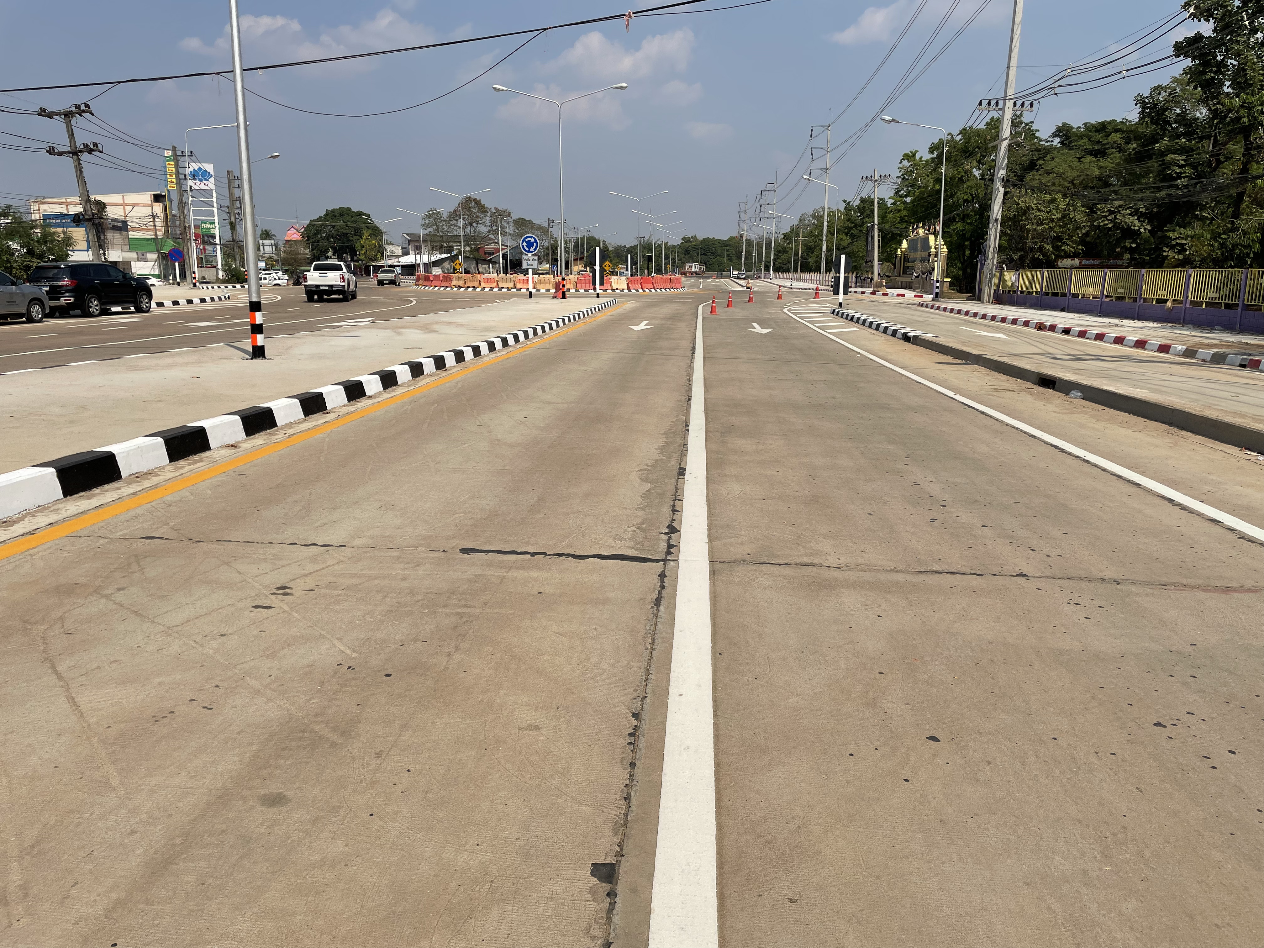 โครงการก่อสร้างโครงข่ายทางหลวงแผ่นดินประจำปีงบประมาณ พ.ศ.2568 รหัสงาน 11700 กิจกรรมก่อสร้างเพิ่มประสิทธิภาพทางหลวง ทางหลวงหมายเลข 202 ตอน หนองผือ- เขมราฐ ระหว่าง กม.388+580 - กม.389+636 (รวมทางแยกเขมราษฎร์ธานี) ปริมาณงาน 1 แห่ง